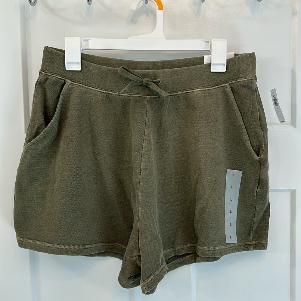 Women’s Old Navy Extra high rise Vintage 3” inseam shorts, green, size L. NWT